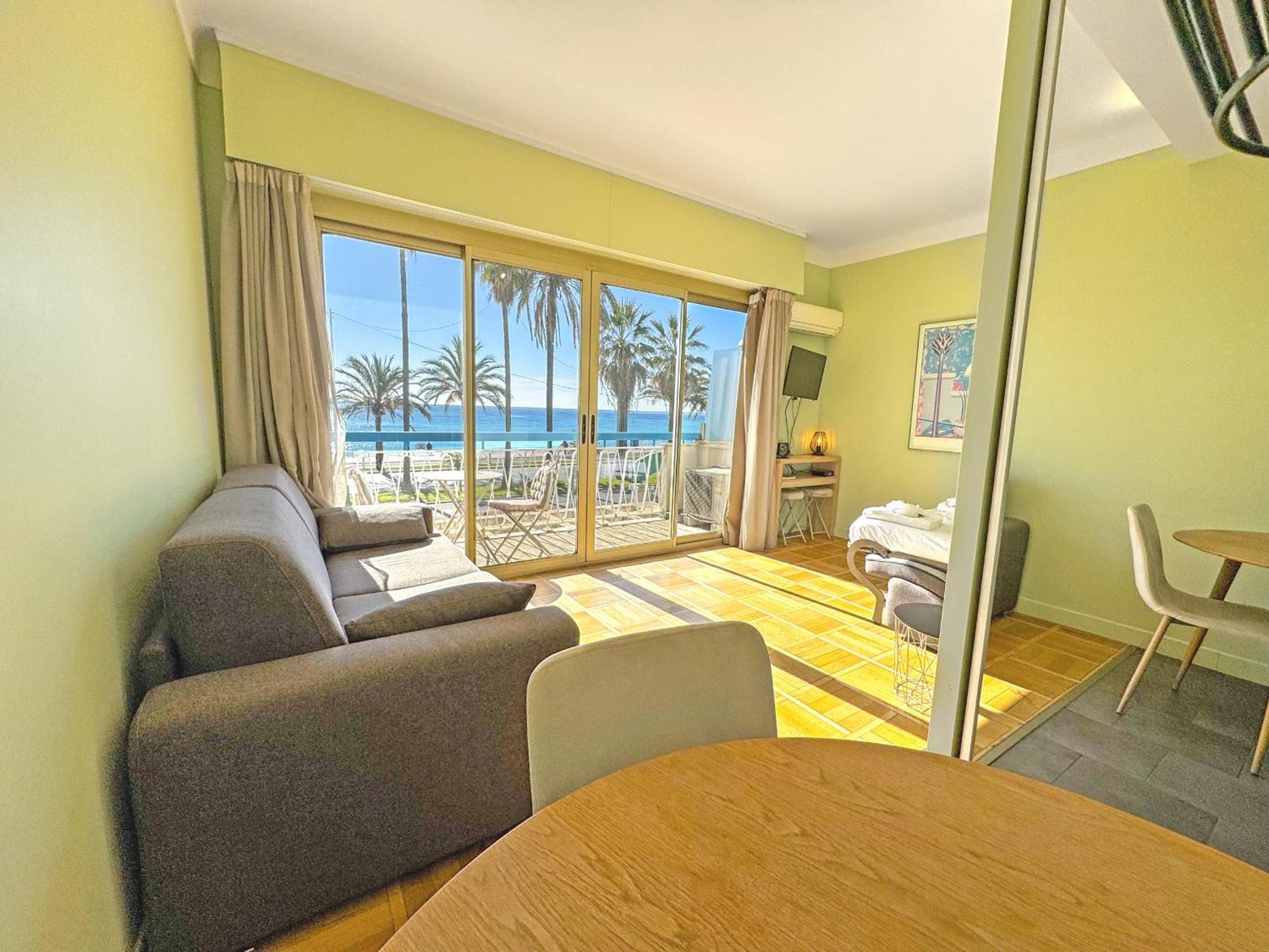Promenade Holiday - Suffren Beach نيس المظهر الخارجي الصورة