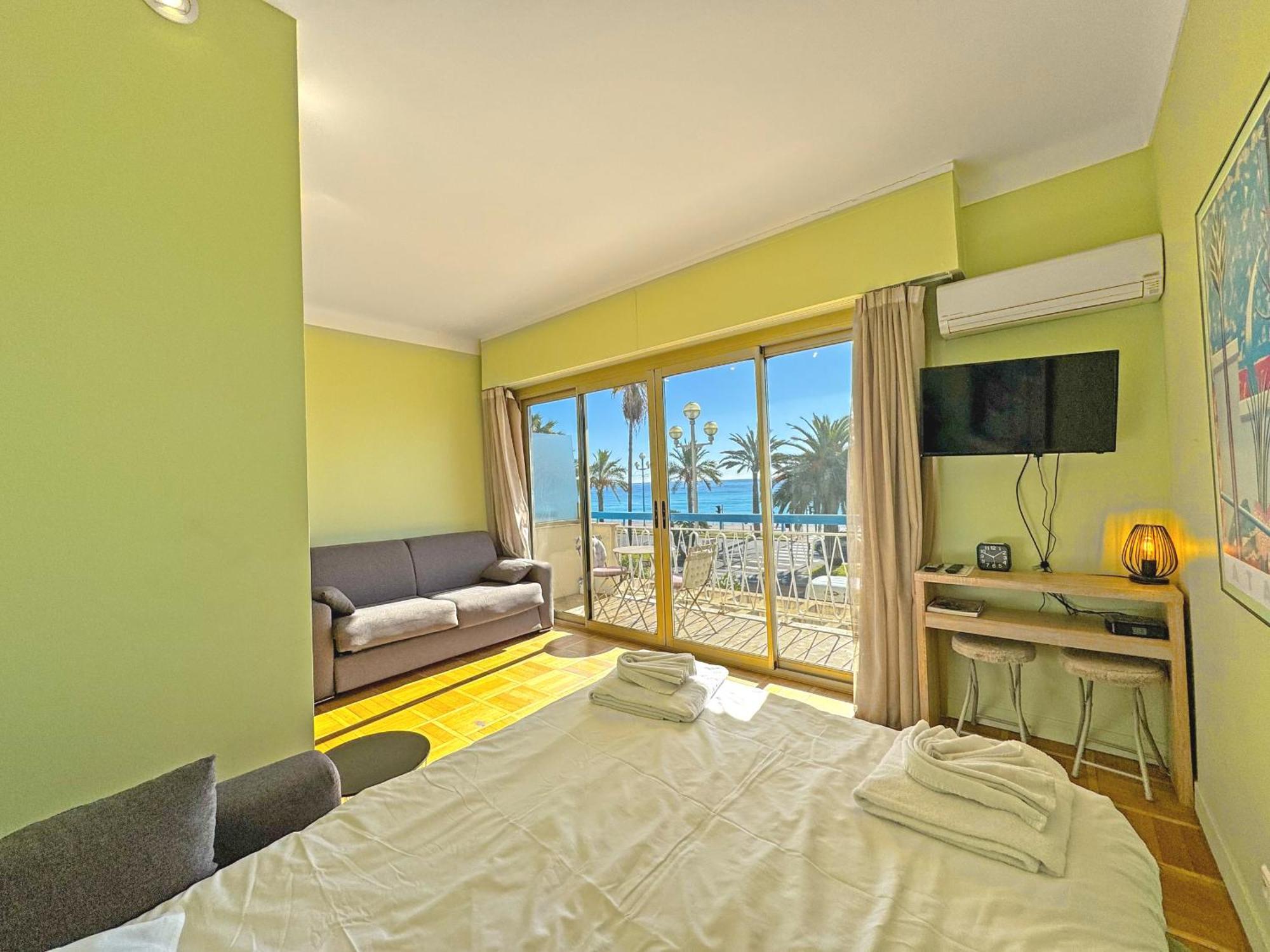 Promenade Holiday - Suffren Beach نيس المظهر الخارجي الصورة