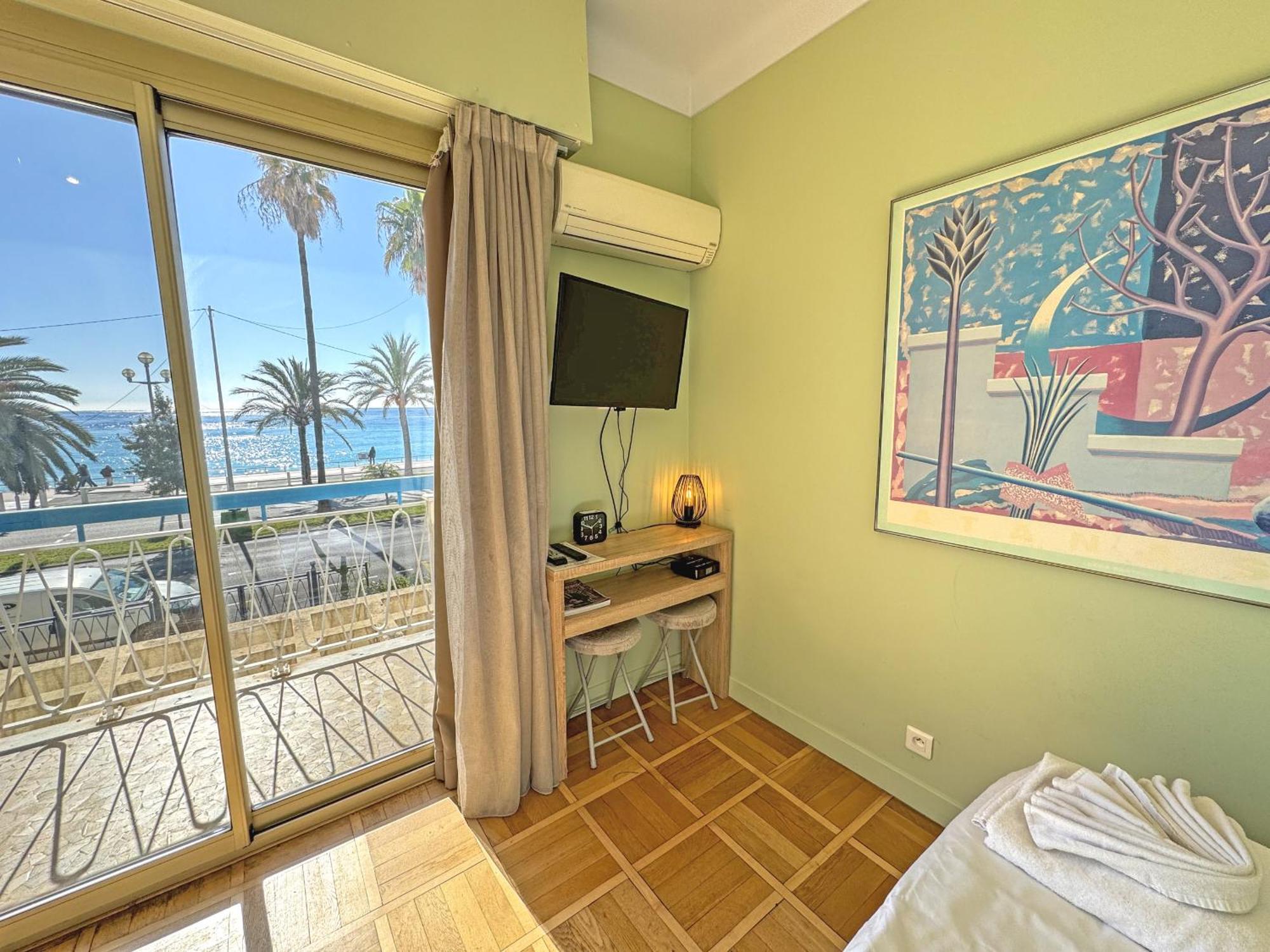 Promenade Holiday - Suffren Beach نيس المظهر الخارجي الصورة